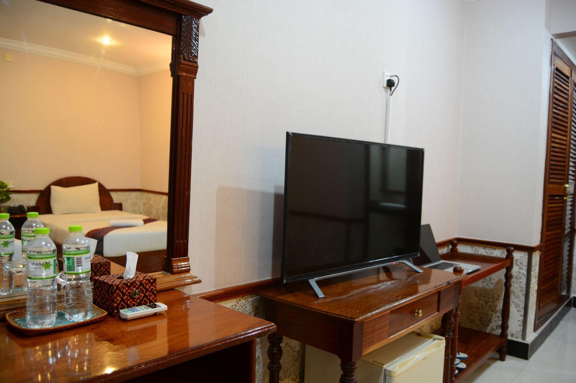 Holiday Hotel Battambang Exterior foto