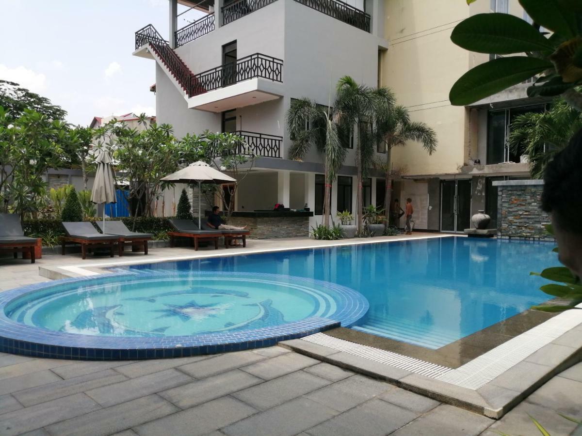 Holiday Hotel Battambang Exterior foto