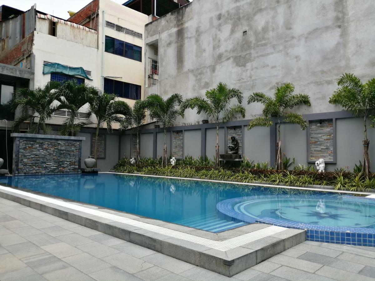 Holiday Hotel Battambang Exterior foto