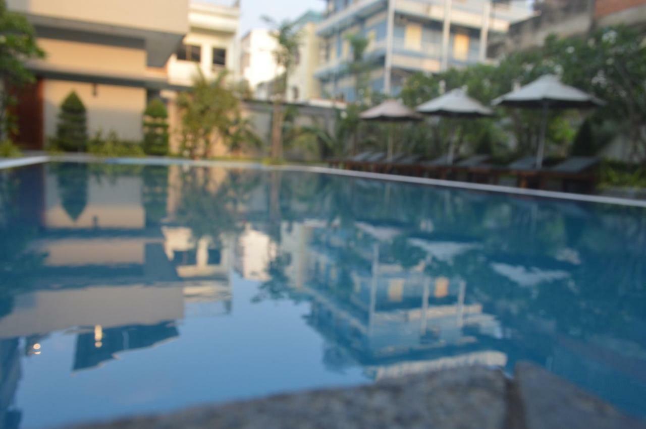 Holiday Hotel Battambang Exterior foto
